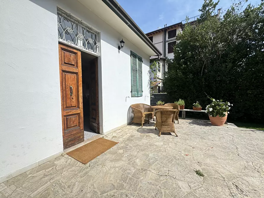 Immagine 1 di Casa indipendente in affitto  a Pietrasanta