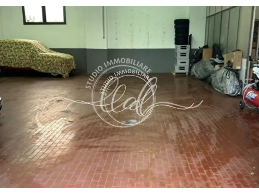 Immagine 2 di Porzione di casa in vendita  a Pietrasanta