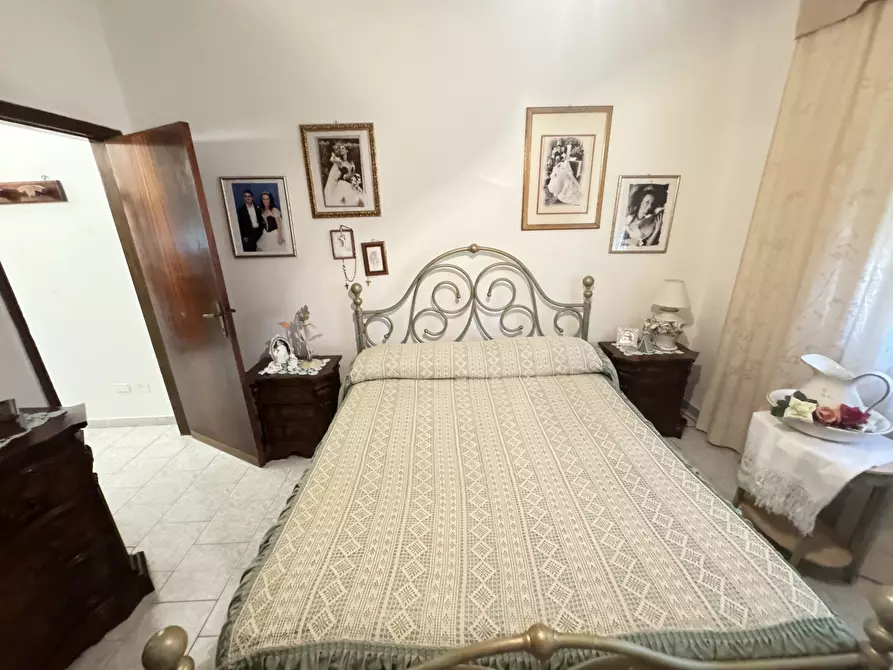 Immagine 42 di Porzione di casa in vendita  a Massa