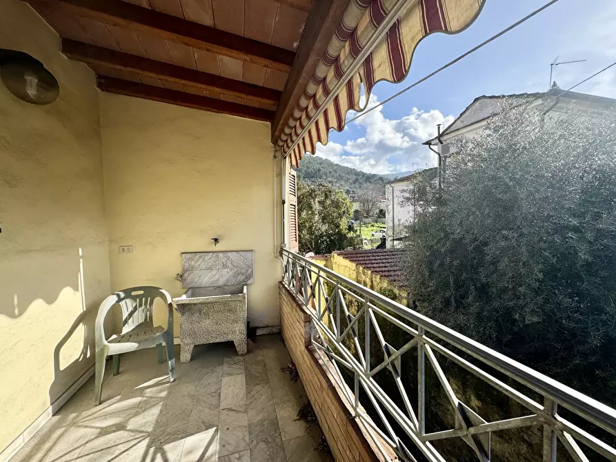 Immagine 12 di Porzione di casa in vendita  a Massa