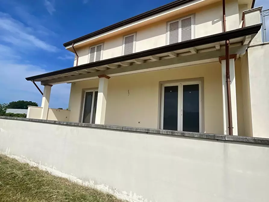 Immagine 7 di Villa in vendita  a Camaiore