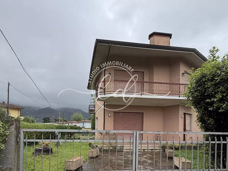 Immagine 27 di Casa indipendente in vendita  a Pietrasanta