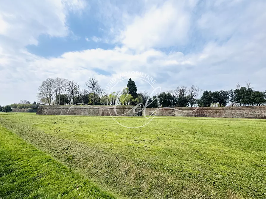 Immagine 53 di Pentalocale in vendita  a Lucca