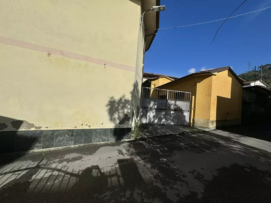 Immagine 2 di Porzione di casa in vendita  a Massa