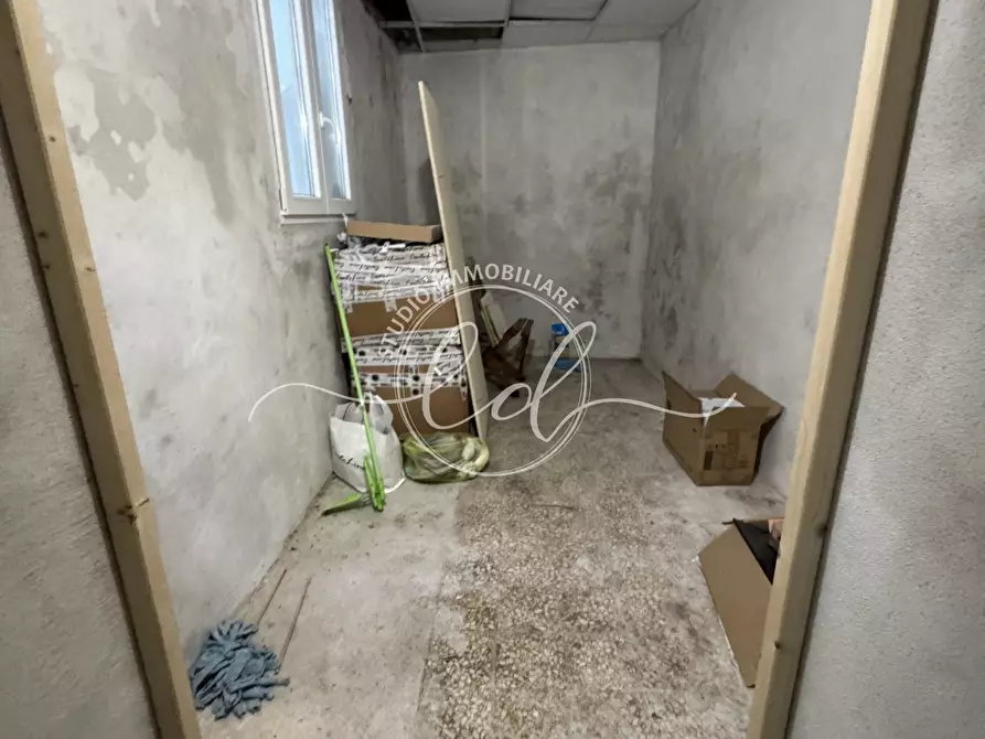 Immagine 7 di Capannone industriale in affitto  a Pietrasanta