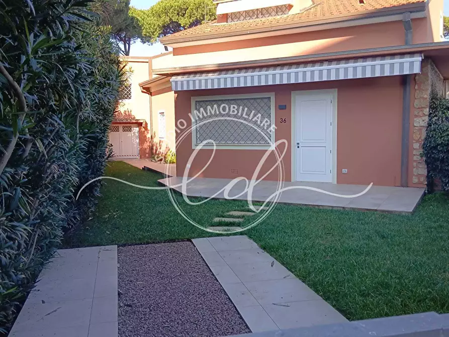 Immagine 2 di Casa indipendente in vendita  a Camaiore