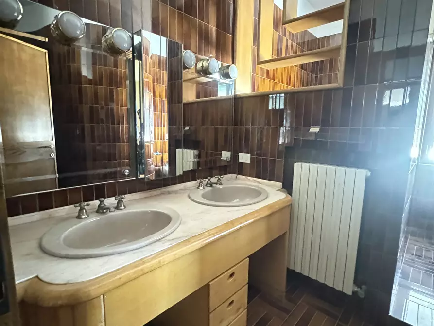 Immagine 59 di Porzione di casa in vendita  a Pietrasanta