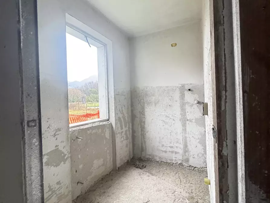Immagine 10 di Porzione di casa in vendita  a Camaiore