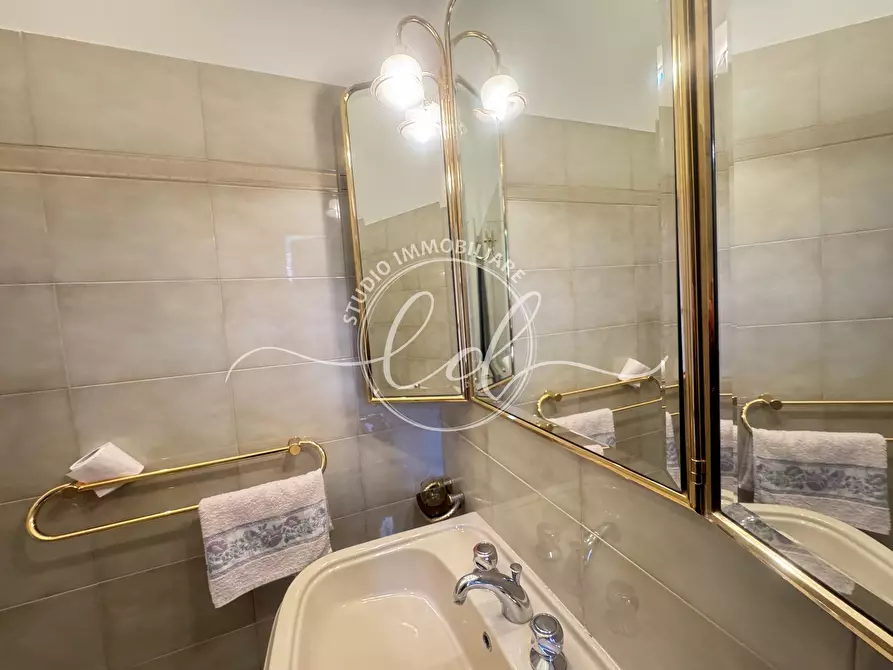 Immagine 40 di Porzione di casa in vendita  a Carrara