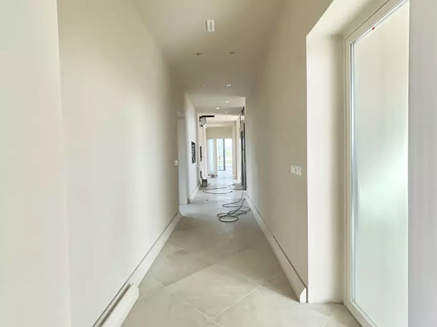 Immagine 4 di Ufficio in affitto  a Pietrasanta