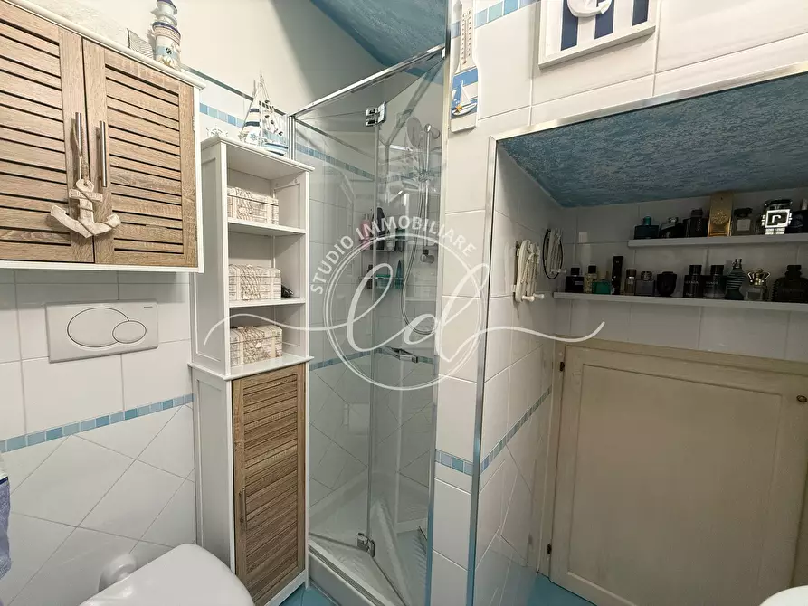 Immagine 12 di Porzione di casa in vendita  a Seravezza