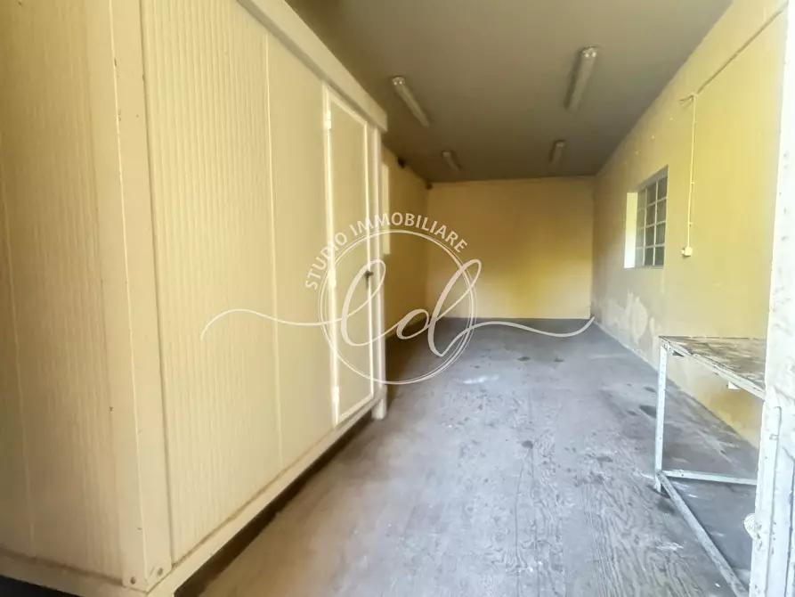 Immagine 3 di Capannone industriale in affitto  a Seravezza