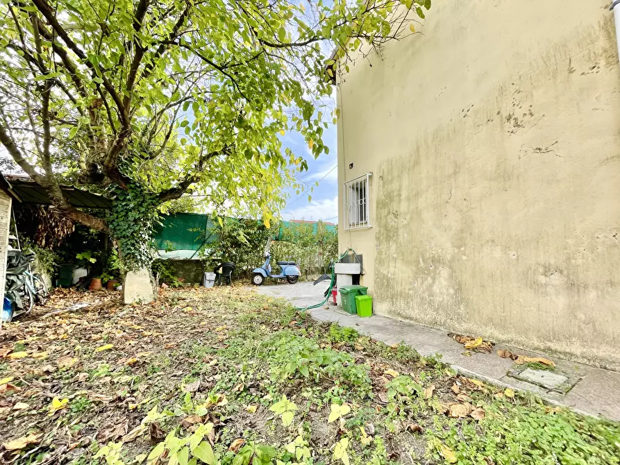 Immagine 41 di Porzione di casa in vendita  a Pietrasanta