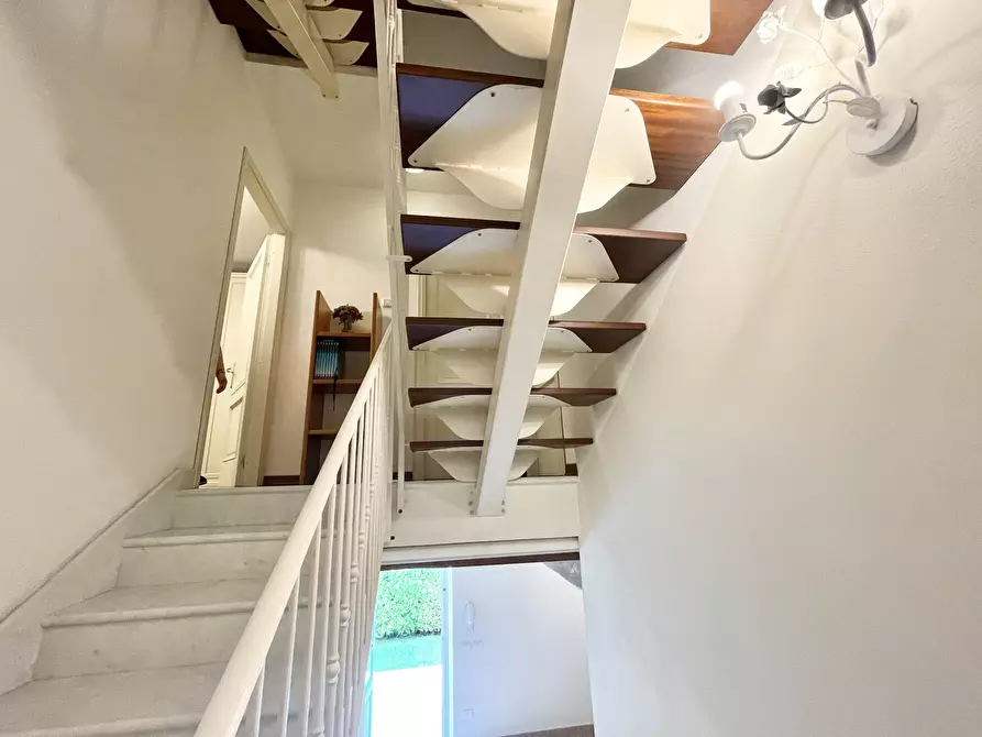 Immagine 15 di Porzione di casa in vendita  a Seravezza