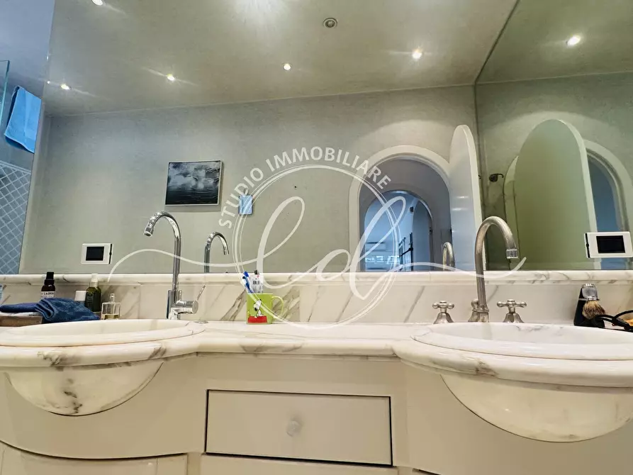 Immagine 54 di Attico in vendita  a Seravezza