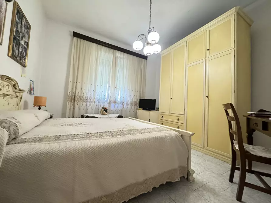 Immagine 28 di Porzione di casa in vendita  a Massa