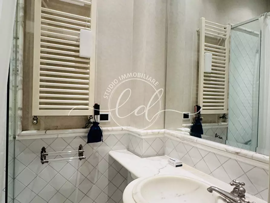 Immagine 39 di Attico in vendita  a Seravezza