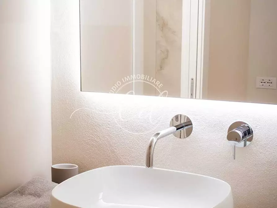 Immagine 19 di Appartamento in vendita  a Pietrasanta