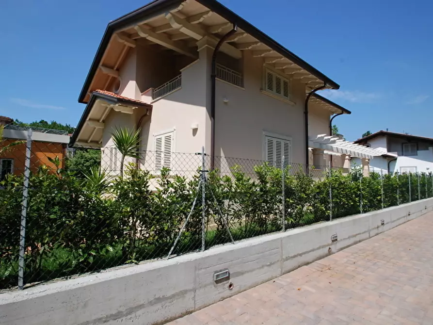 Immagine 55 di Villa in vendita  a Pietrasanta