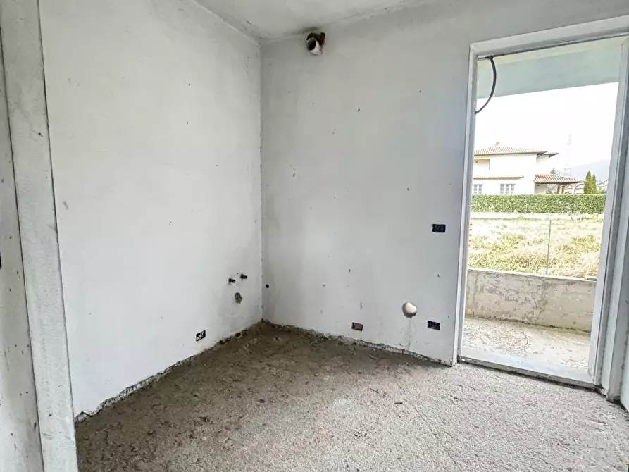 Immagine 9 di Porzione di casa in vendita  a Camaiore