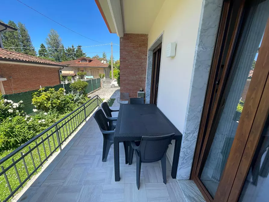 Immagine 11 di Quadrilocale in affitto  a Pietrasanta