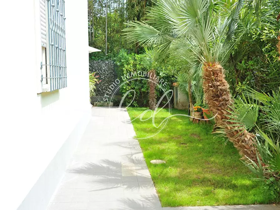 Immagine 1 di Pentalocale in affitto  a Camaiore