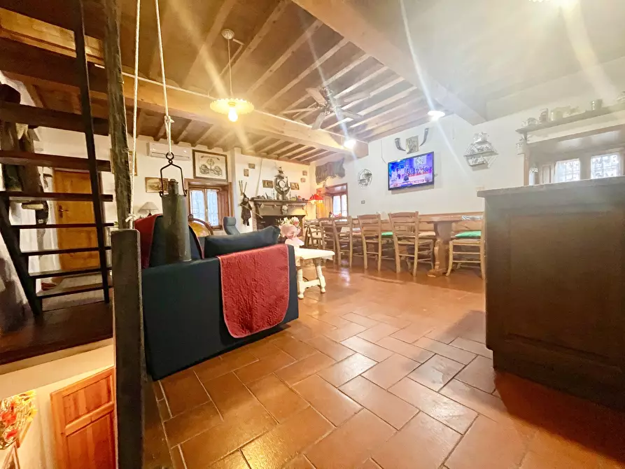 Immagine 2 di Porzione di casa in vendita  a Massarosa