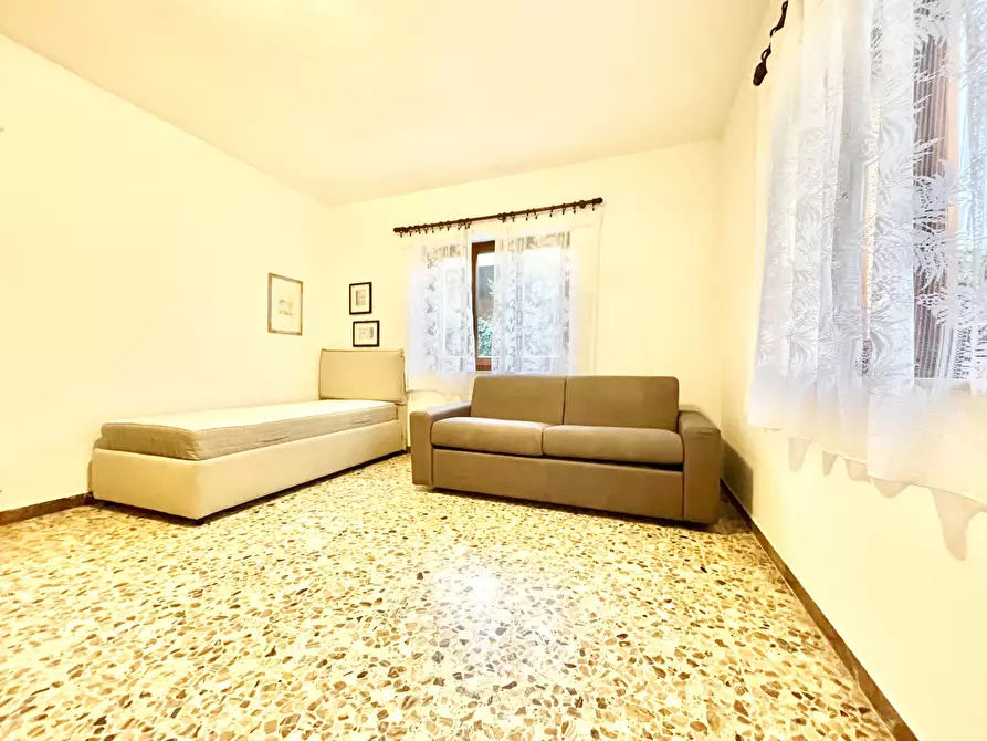 Immagine 19 di Trilocale in affitto  a Pietrasanta