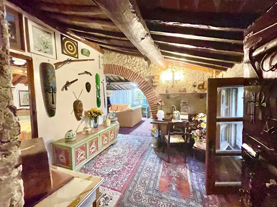 Immagine 78 di Porzione di casa in vendita  a Pietrasanta