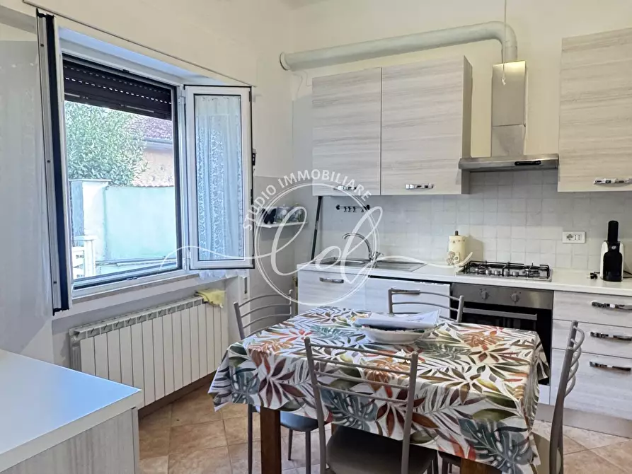 Immagine 6 di Trilocale in vendita  a Pietrasanta