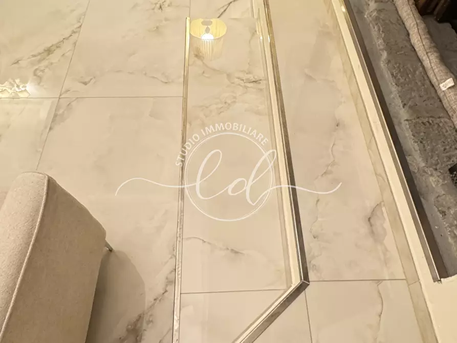 Immagine 28 di Loft/Open space in vendita  a Pietrasanta