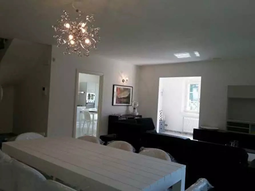 Immagine 10 di Villa in vendita  a Pietrasanta
