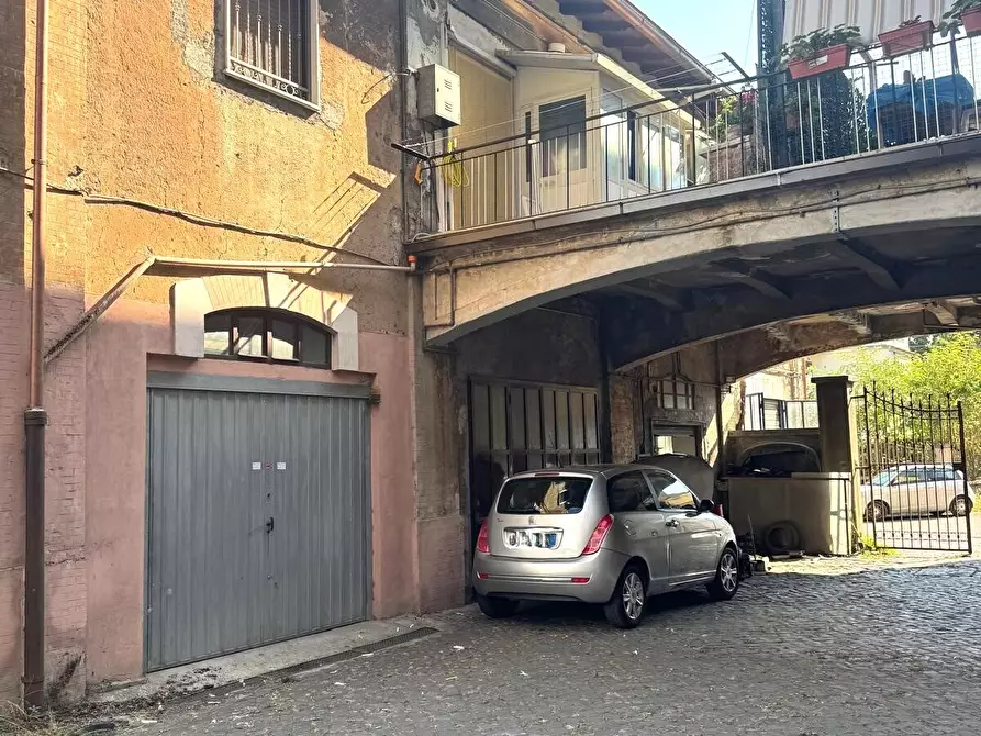 Immagine 1 di Garage in vendita  in Via Santa Bibiana a Colleferro