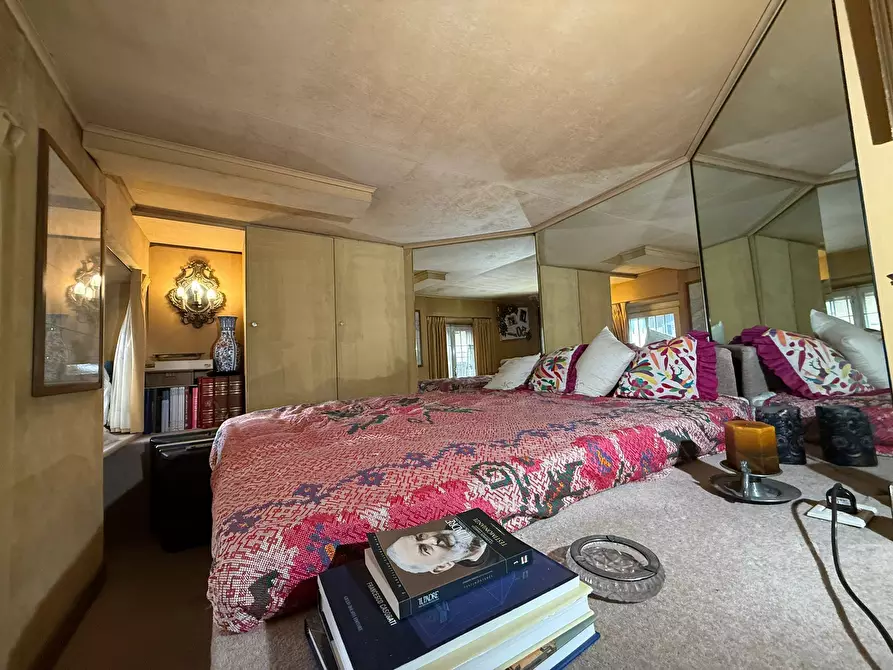 Immagine 57 di Pentalocale in vendita  in Via Salaria 126 a Roma