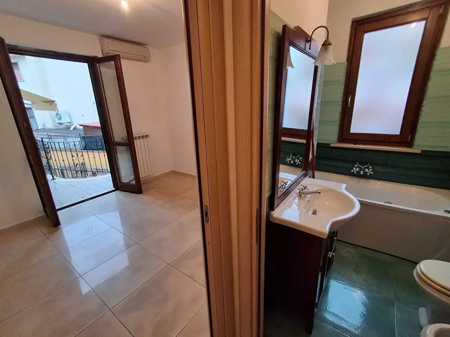 Immagine 14 di Trilocale in vendita  in via nicolo paganini a Guidonia Montecelio