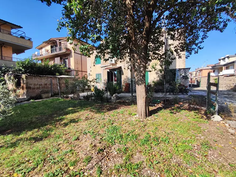 Immagine 10 di Trilocale in vendita  in Via Giuseppe Garibaldi 149 a Guidonia Montecelio