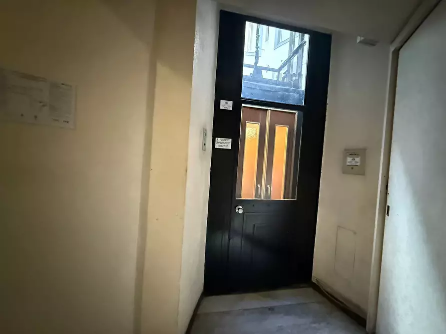 Immagine 6 di Pentalocale in vendita  in Via Salaria 126 a Roma