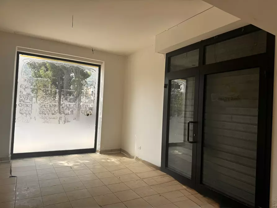 Immagine 11 di Locale commerciale in affitto  in via sinibaldo vellei a Ascoli Piceno