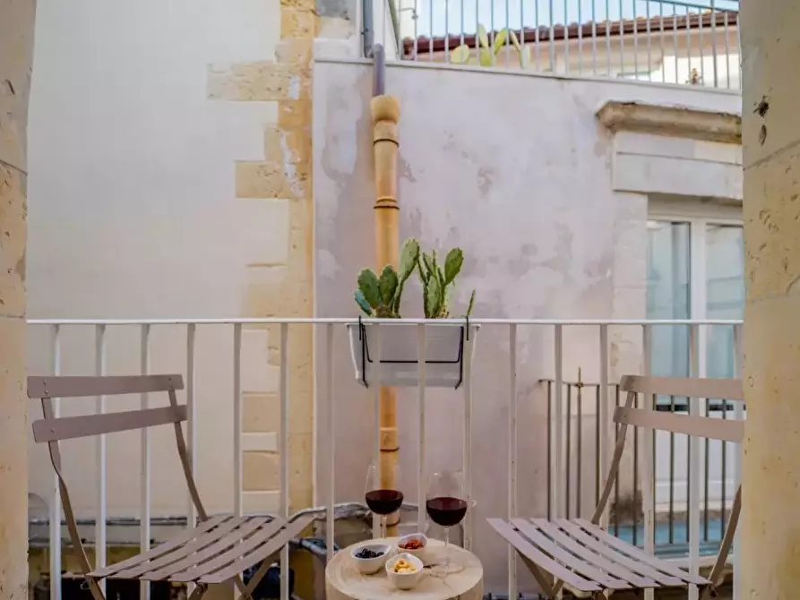 Immagine 16 di Trilocale in vendita  in Via delle Grazie 14 a Siracusa