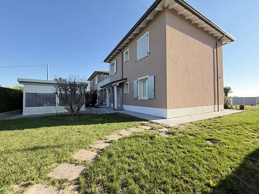 Immagine 10 di Casa bifamiliare in vendita  in Via Capannaguzzo 3721 a Cesena