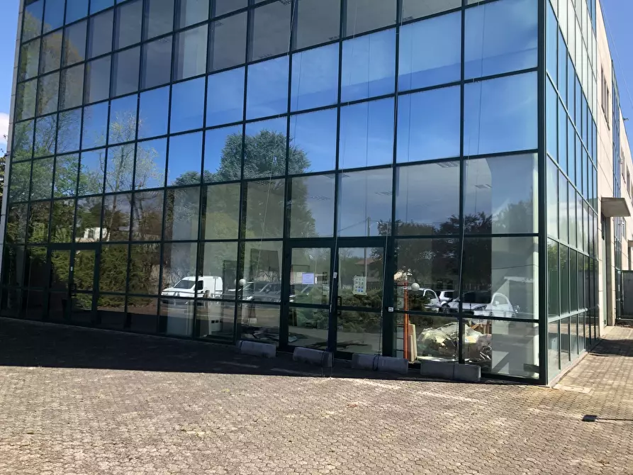 Immagine 1 di Laboratorio in vendita  in Corso Torino 116 a Vigevano