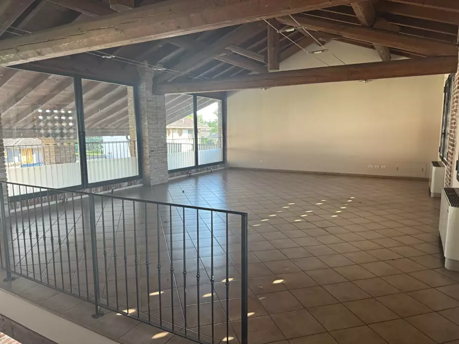 Immagine 15 di Locale commerciale in vendita  in Via Ca' De Mazzoli 6060 a Livraga