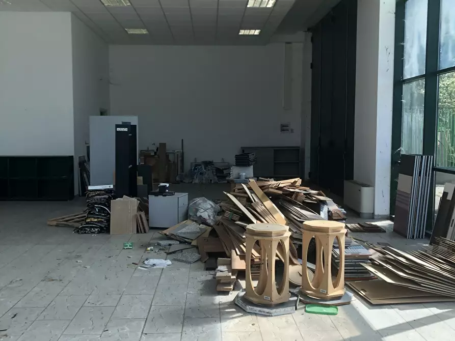 Immagine 9 di Laboratorio in vendita  in Corso Torino 116 a Vigevano