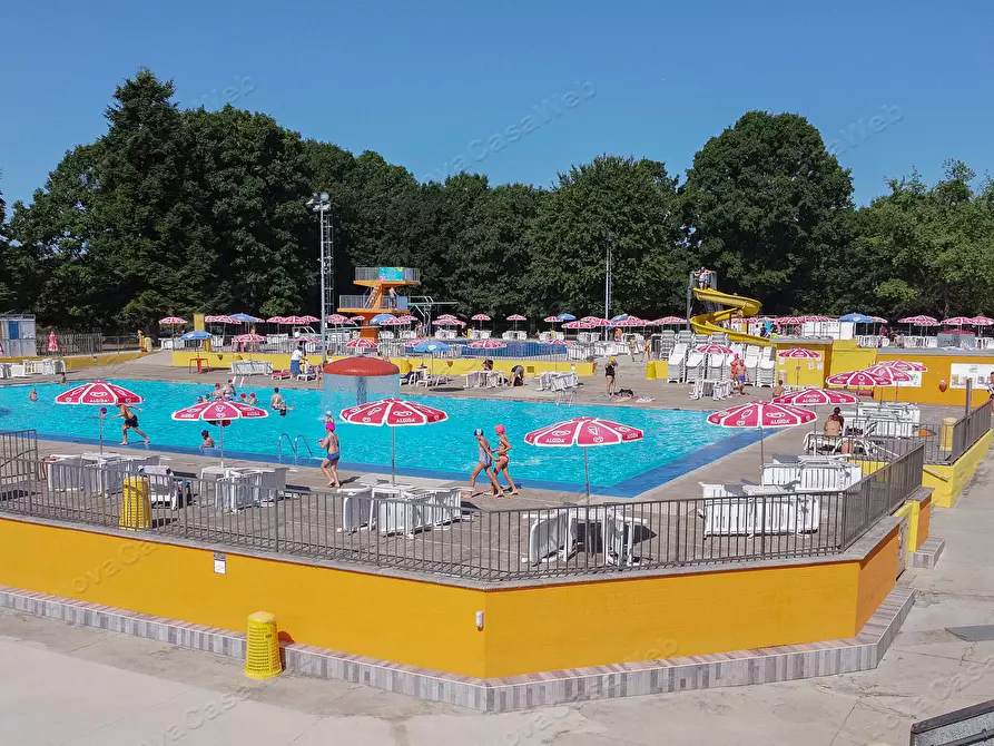 Immagine 8 di Attività commerciale in vendita  in Via del Laghetto 6 a Limbiate