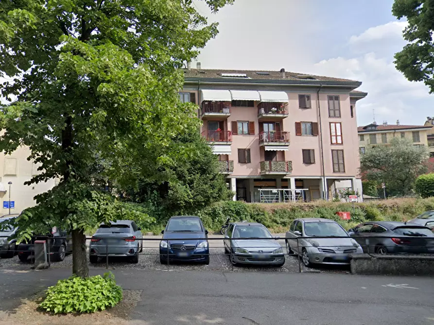 Immagine 9 di Locale commerciale in vendita  in Via Defendente Lodi 33 a Lodi