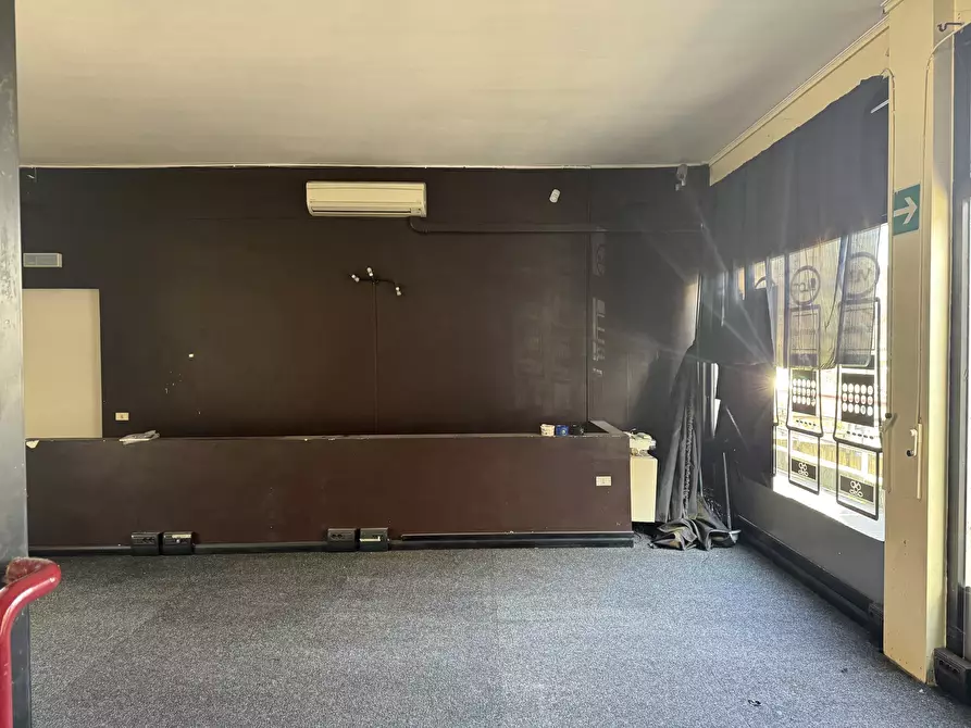 Immagine 14 di Locale commerciale in vendita  in Via Defendente Lodi 33 a Lodi