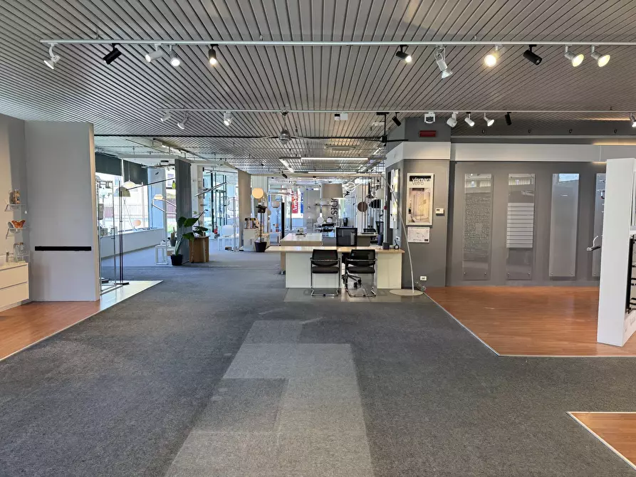 Immagine 3 di Showroom in affitto  in Via Codognino 46 a Cornegliano Laudense