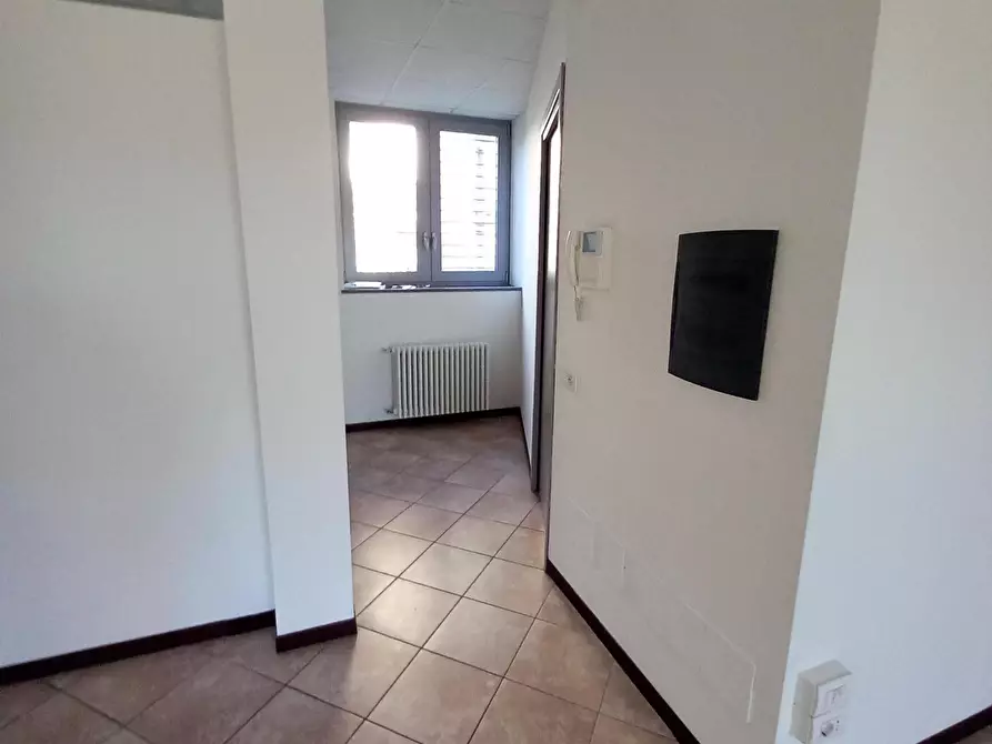 Immagine 7 di Locale commerciale in vendita  in Viale Pavia 18 a Lodi