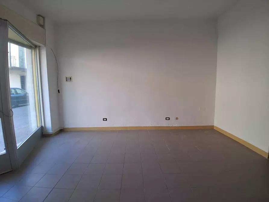 Immagine 5 di Locale commerciale in vendita  in Via Azzo Porzio 118 a Casalmaggiore