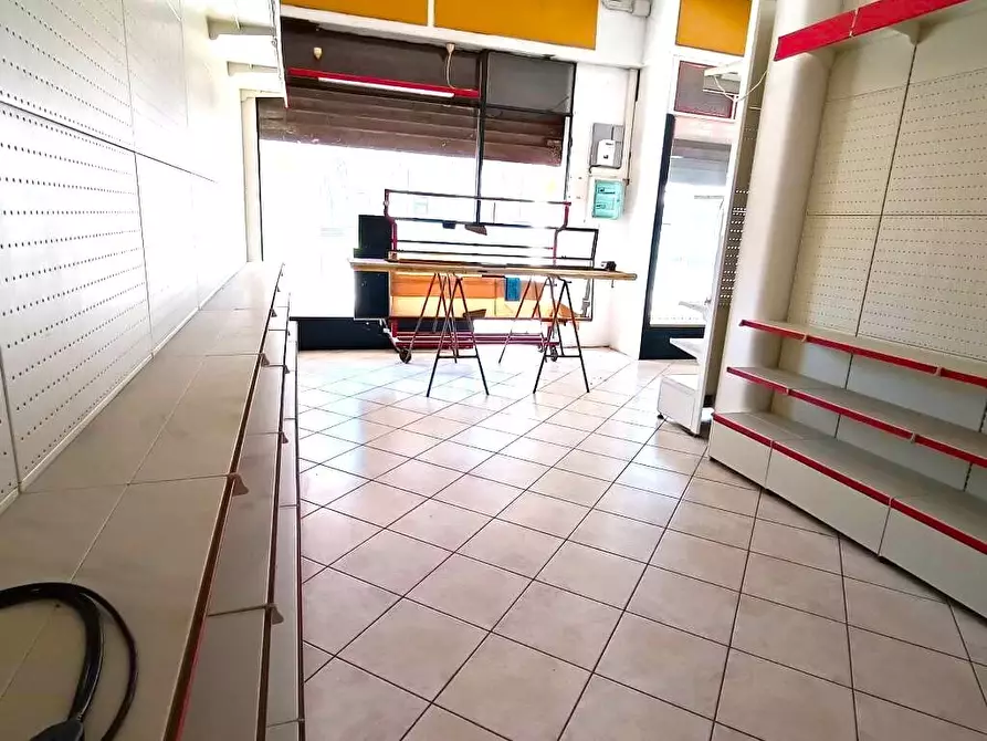 Immagine 10 di Locale commerciale in vendita  a Castelguglielmo